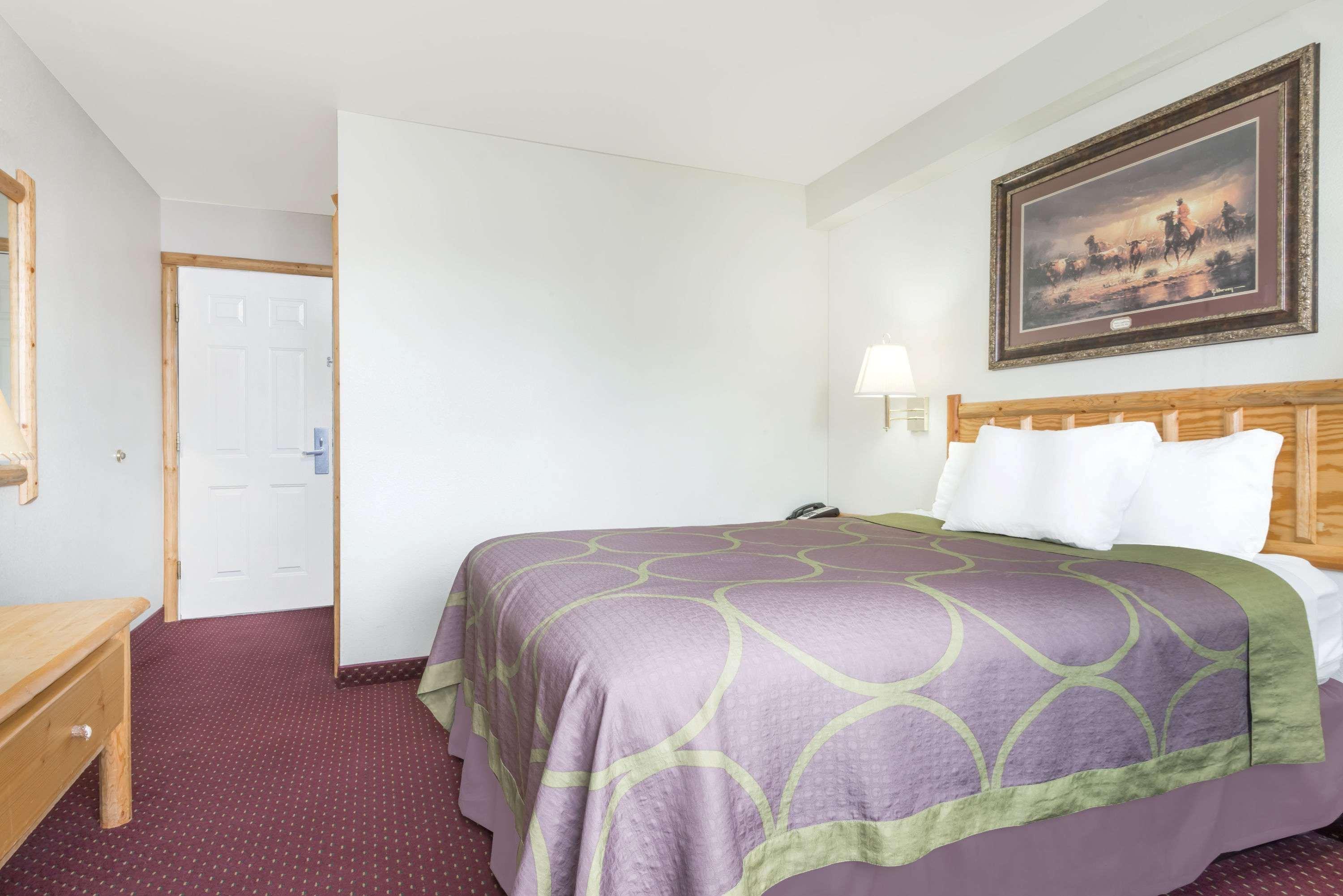 Super 8 By Wyndham Powell Hotel Exterior photo