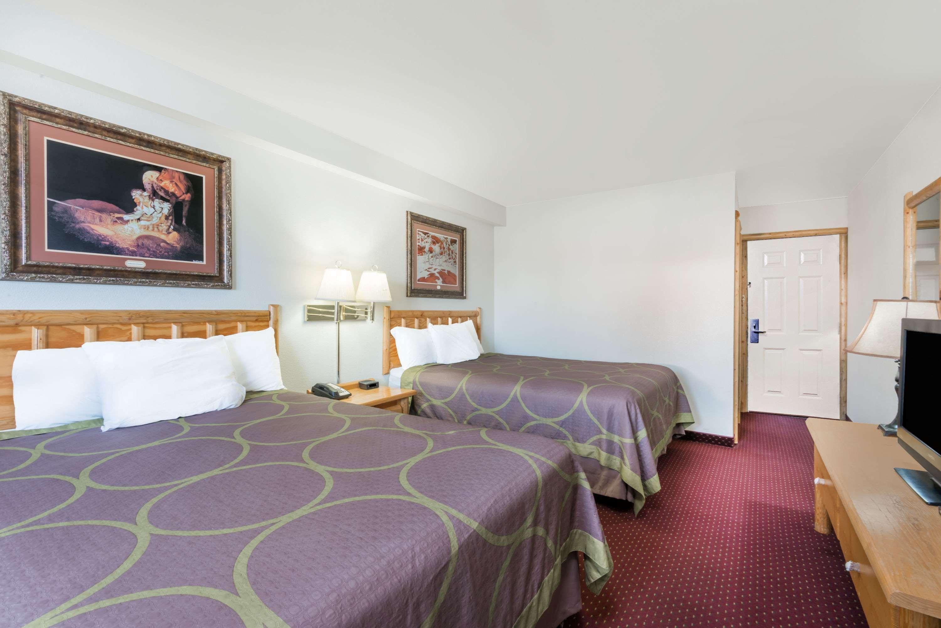 Super 8 By Wyndham Powell Hotel Exterior photo